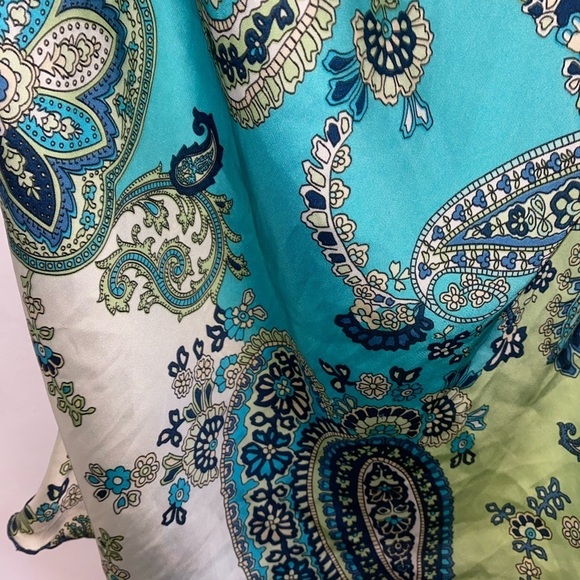Larry Levine Paisley Print Sleeveless Silky Top Size Petite Medium - Picture 8 of 8